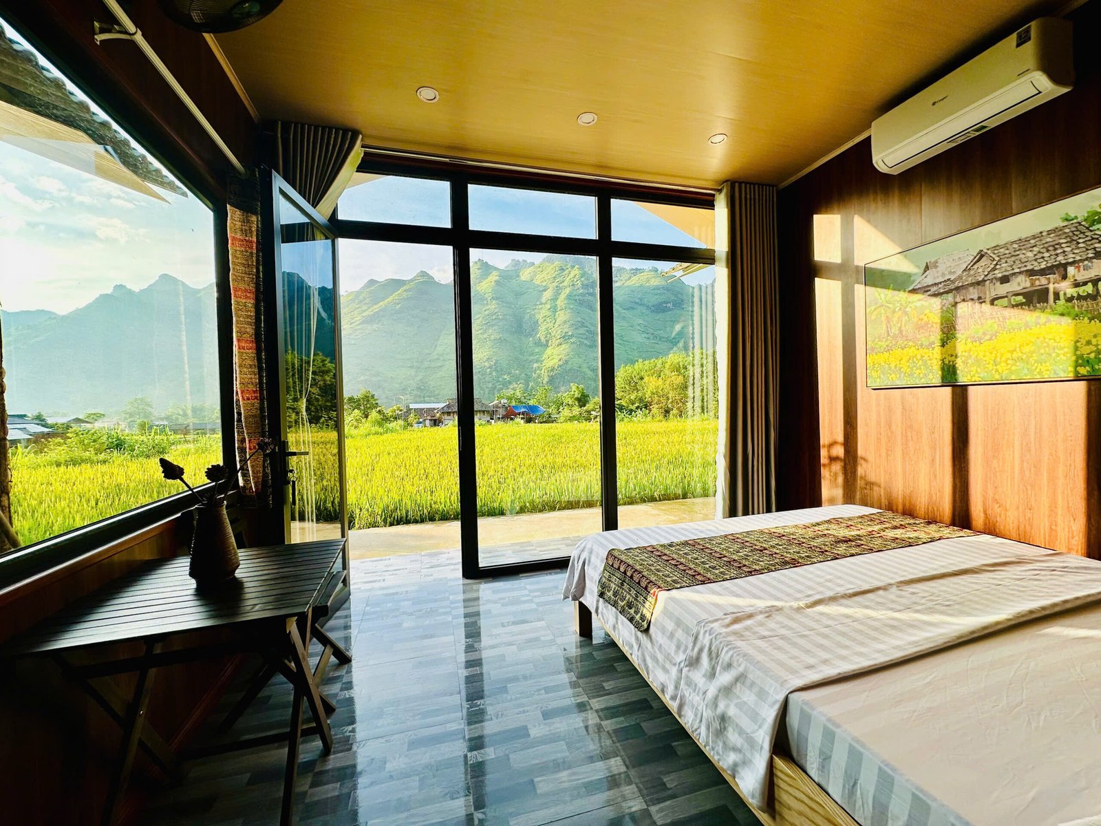 Twin Room With View