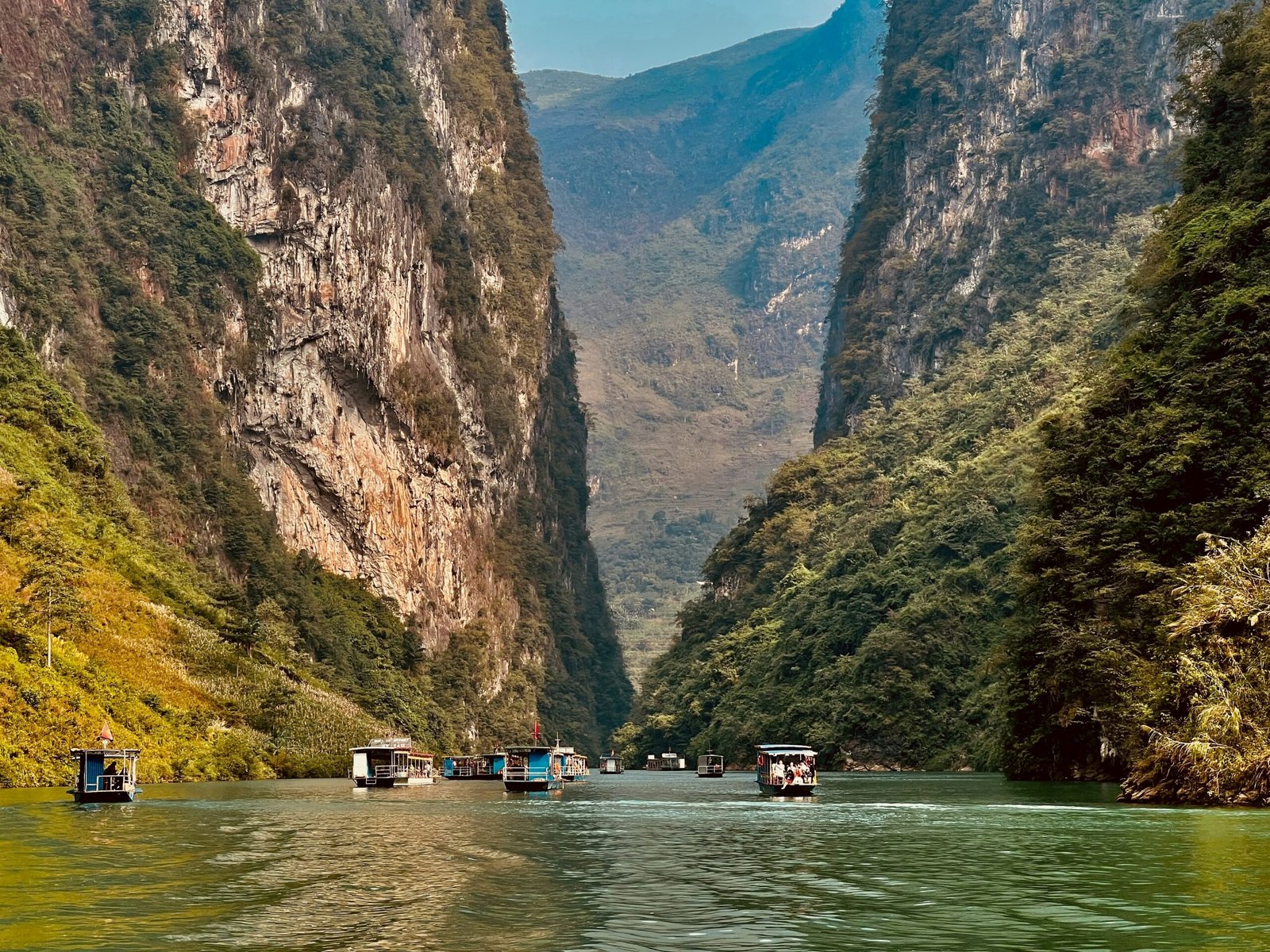 hoang-anh-tYQVa3i3F-Q-unsplash